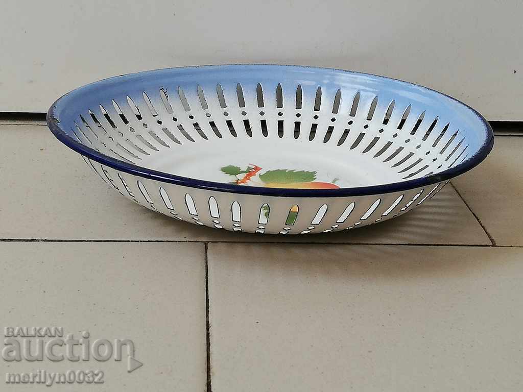 Old enamelled bread pan enamel from the 1960s with price 46.00 BGN | € 23.52 Old enamelled bread pan enamel from the 1960s with price 46.00 BGN | € 23.52