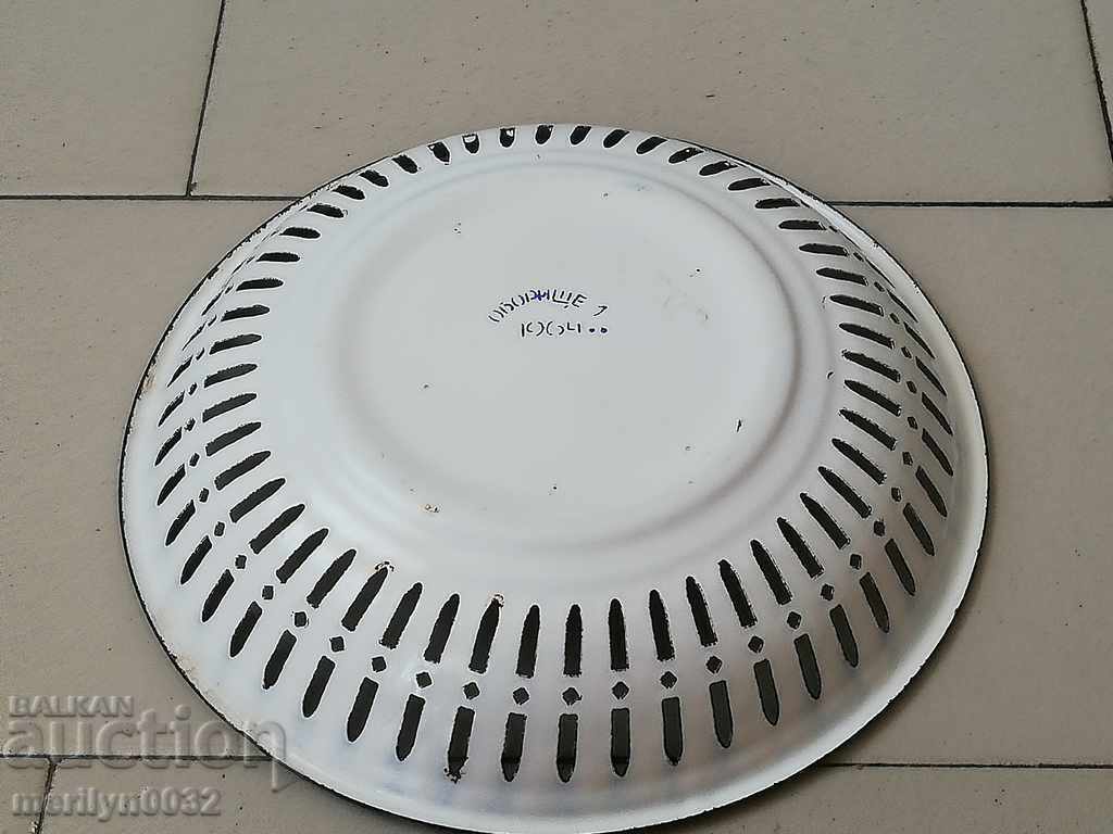 Delivery of Old enamelled bread pan enamel from the 1960s Delivery of Old enamelled bread pan enamel from the 1960s