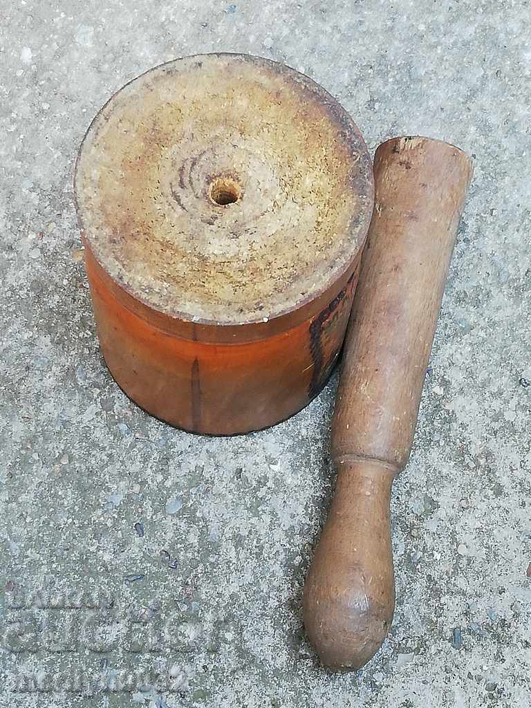 Auction  Old wooden mortar with pestle, mortar, jug, wooden things