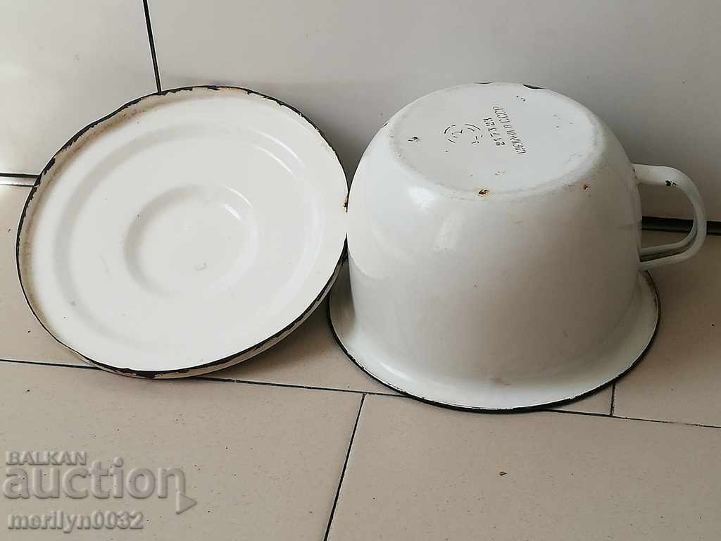 Auction An old enamel tusk, a tusk, a bucket, an enameled container with a lid Auction An old enamel tusk, a tusk, a bucket, an enameled container with a lid