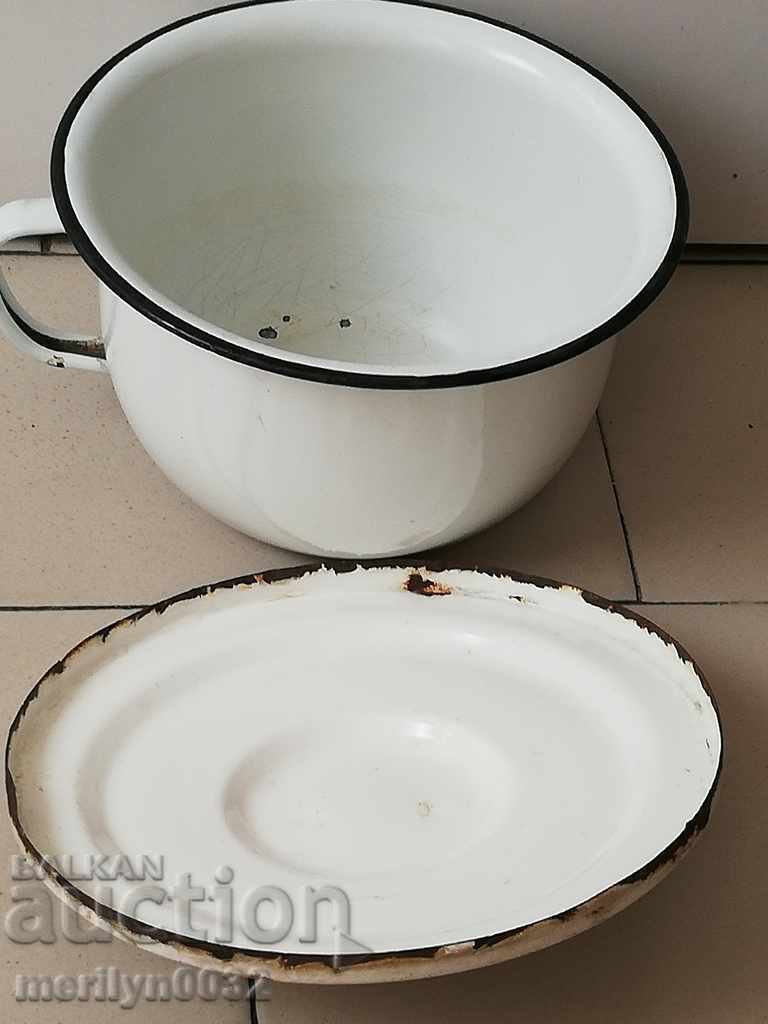 An old enamel tusk, a tusk, a bucket, an enameled container with a lid - 5 An old enamel tusk, a tusk, a bucket, an enameled container with a lid - 5