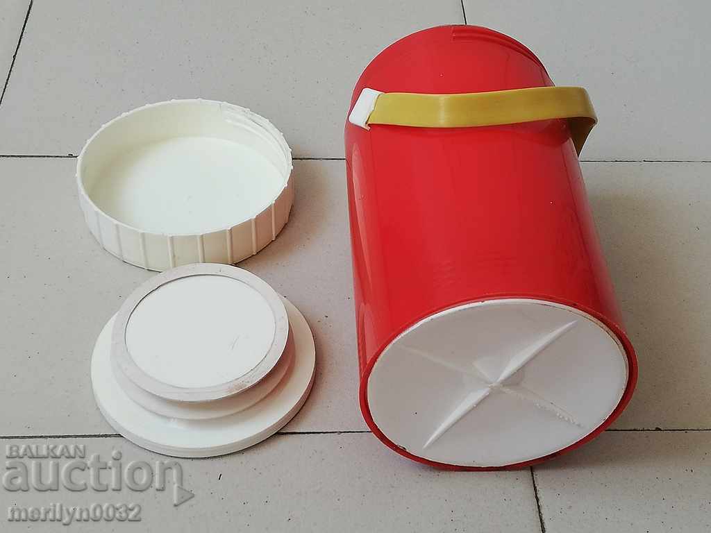 Delivery of Old thermos, ketch, bottle, bottle, bottle of salt Delivery of Old thermos, ketch, bottle, bottle, bottle of salt