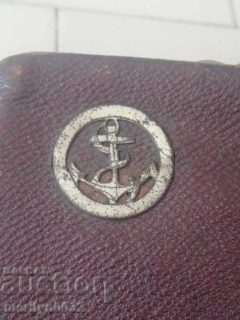 Antique antique leather luggage bag with price 39.00 BGN | € 19.94 Antique antique leather luggage bag with price 39.00 BGN | € 19.94