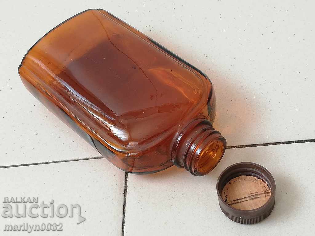 O sticlă veche, o sticlă, o sticlă de medicamente - 7