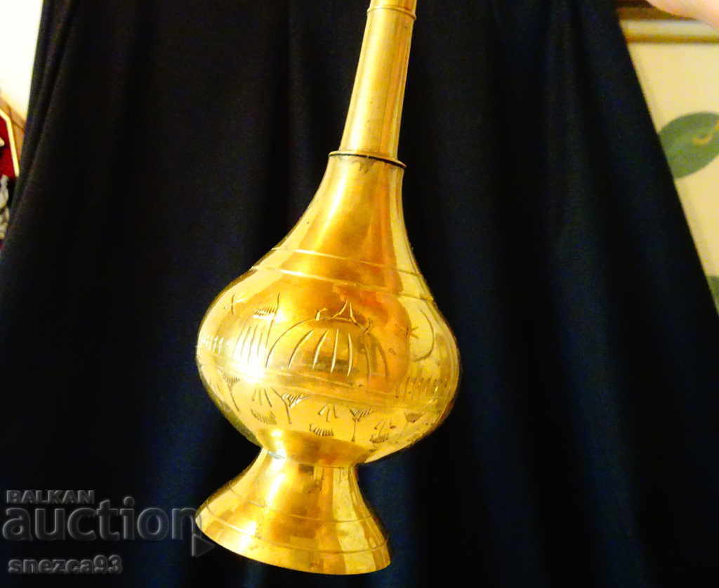 Bronze censer, rose water vessel, oil lamp with Taj Mahal with price 10.00 BGN | € 5.11 Bronze censer, rose water vessel, oil lamp with Taj Mahal with price 10.00 BGN | € 5.11