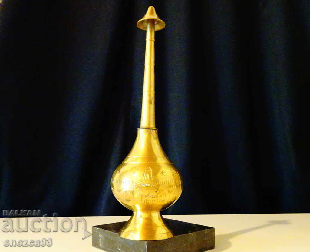 Bronze censer, rose water vessel, oil lamp with Taj Mahal Bronze censer, rose water vessel, oil lamp with Taj Mahal