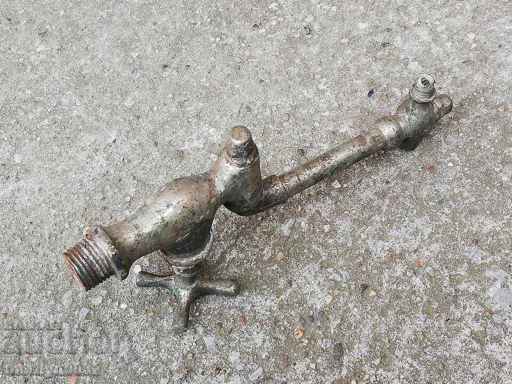 Robinet vechi din bronz - 6