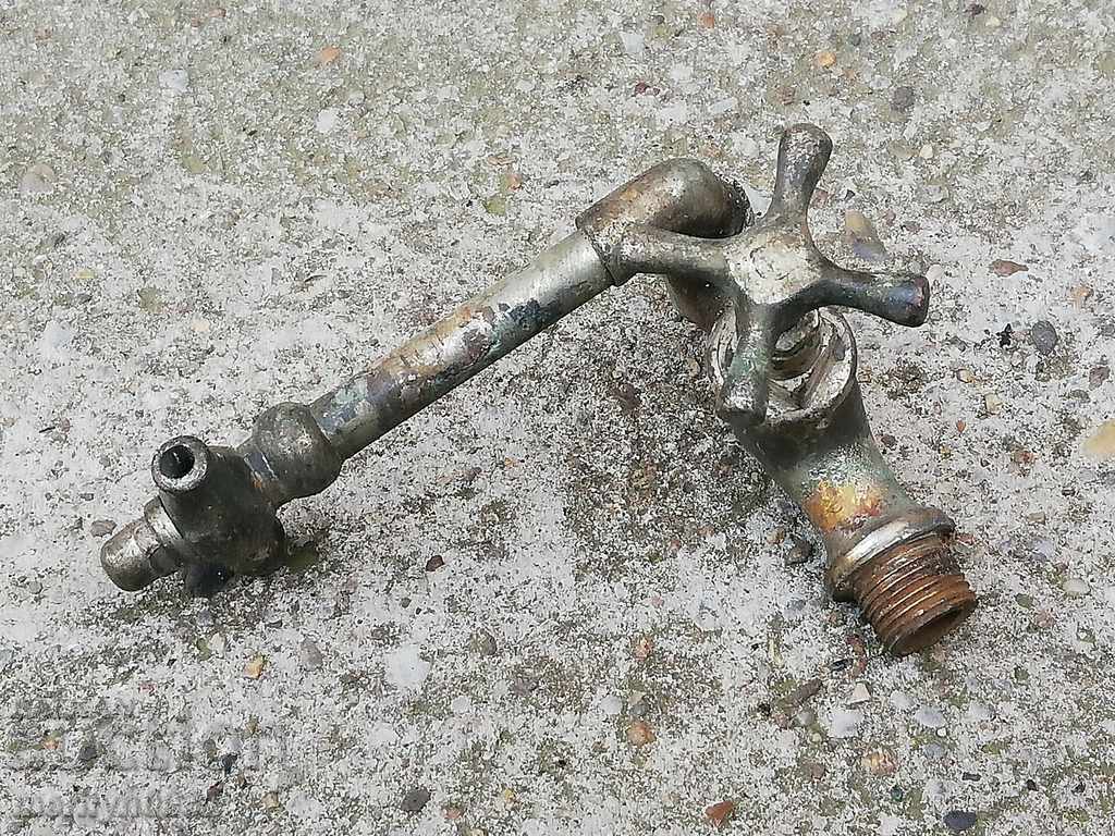 Robinet vechi din bronz - 7