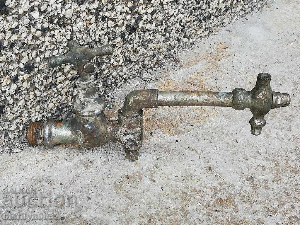 Robinet vechi din bronz