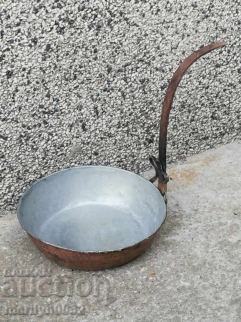 Old copper pan, copper, tray, copper vessel Old copper pan, copper, tray, copper vessel