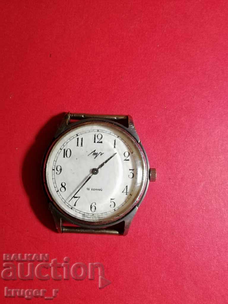 ceas LUCH cu preț 15.00 BGN | € 7.67 ceas LUCH cu preț 15.00 BGN | € 7.67