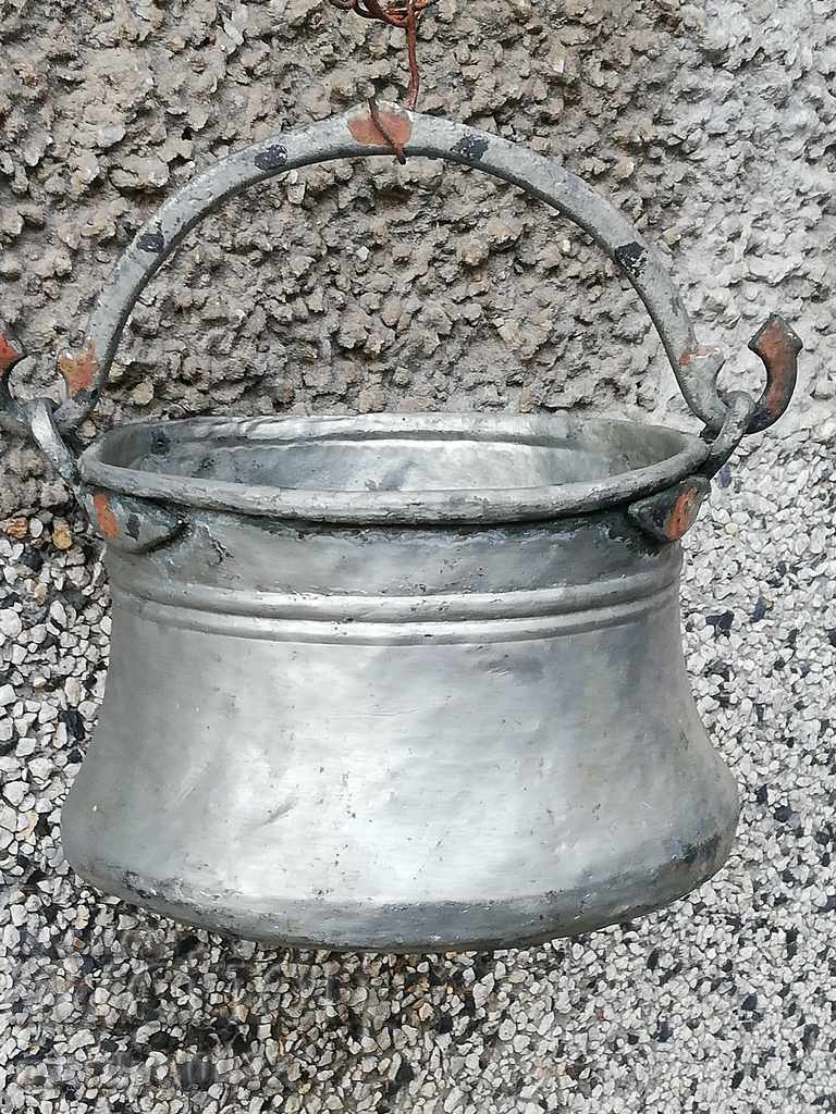 Παλιό χάλκινο καζάνι, χάλκινο, καζάνι, σφυρήλατο σκεύος Παλιό χάλκινο καζάνι, χάλκινο, καζάνι, σφυρήλατο σκεύος