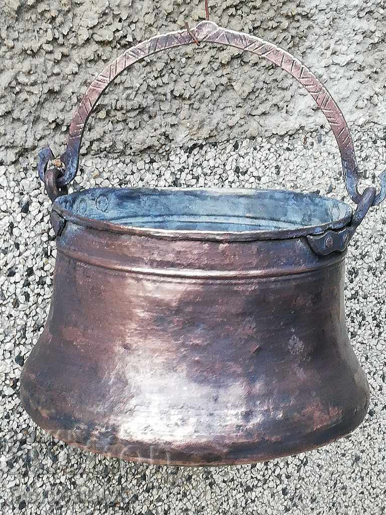 Old copper cauldron, copper, cauldron, forged vessel Old copper cauldron, copper, cauldron, forged vessel