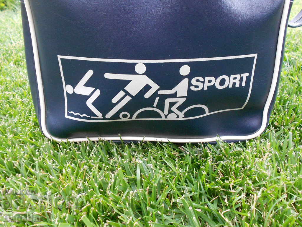 Auction An old sports bag Auction An old sports bag