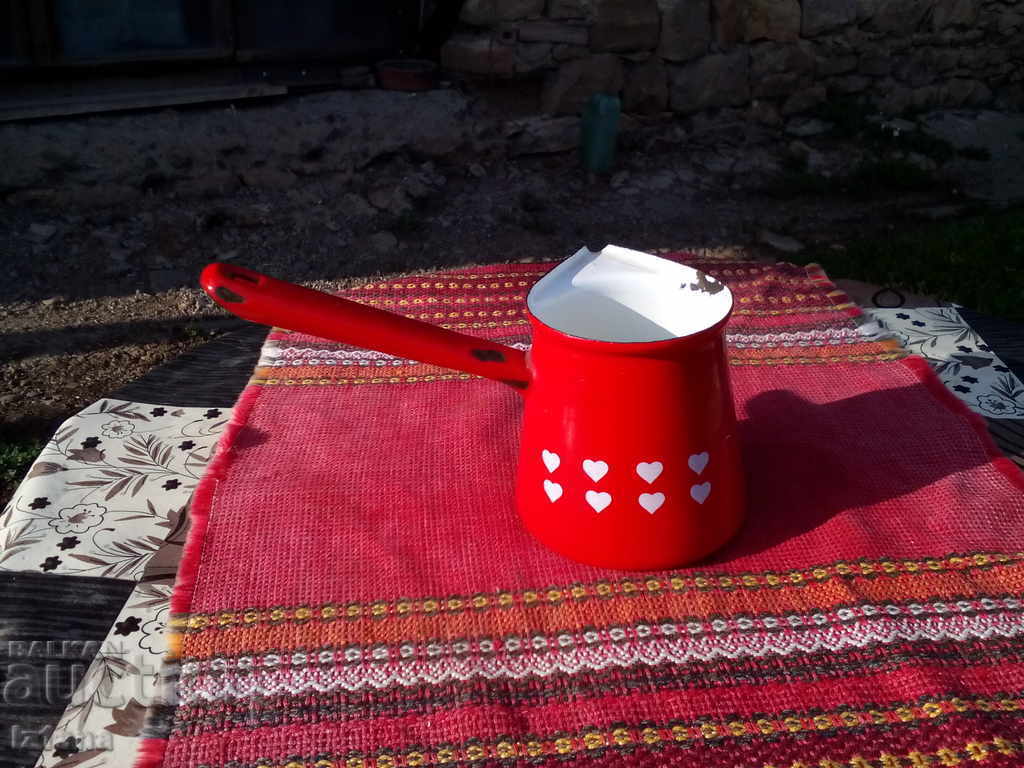 Auction Old enameled cezve Auction Old enameled cezve