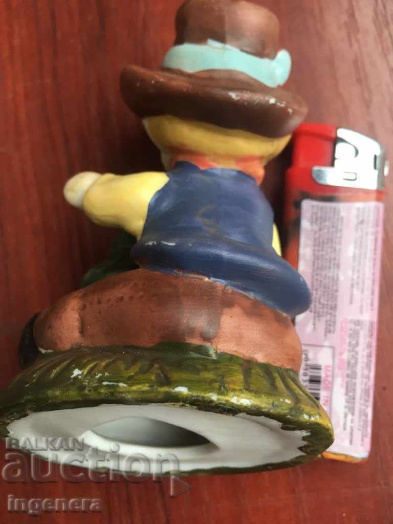 PORCELAIN FIGURE COURT OF OLD GERMANY - 5 PORCELAIN FIGURE COURT OF OLD GERMANY - 5