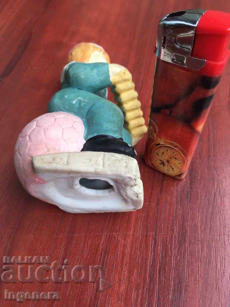 Delivery of PORCELAIN FIGURE COURT OF OLD GERMANY Delivery of PORCELAIN FIGURE COURT OF OLD GERMANY