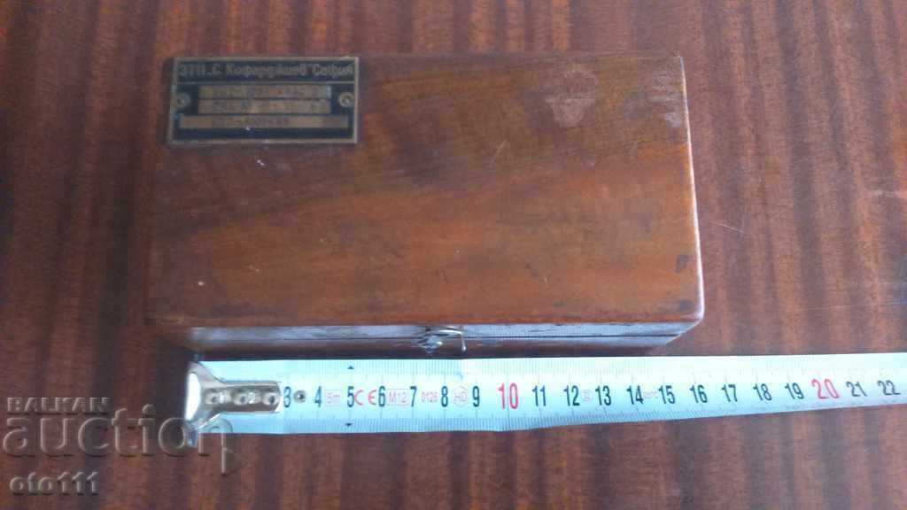 Auction BOX WITH GRAMS, SCALE WEIGHTS, SCALE Auction BOX WITH GRAMS, SCALE WEIGHTS, SCALE
