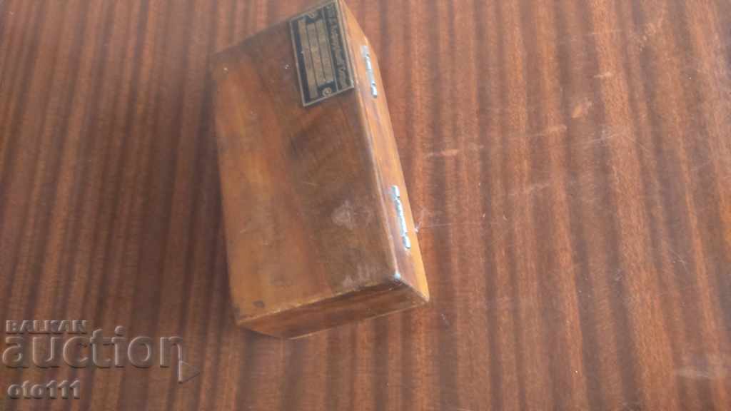 Delivery of BOX WITH GRAMS, SCALE WEIGHTS, SCALE Delivery of BOX WITH GRAMS, SCALE WEIGHTS, SCALE