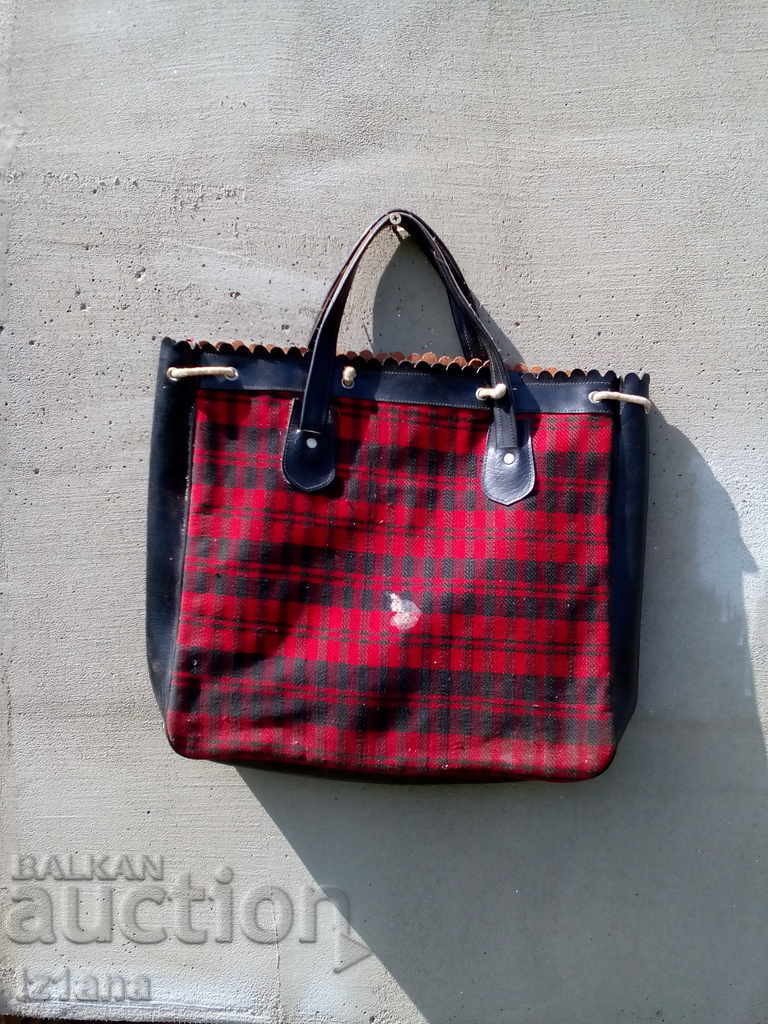 Antique bag, purse with price 16.00 BGN | € 8.18 Antique bag, purse with price 16.00 BGN | € 8.18