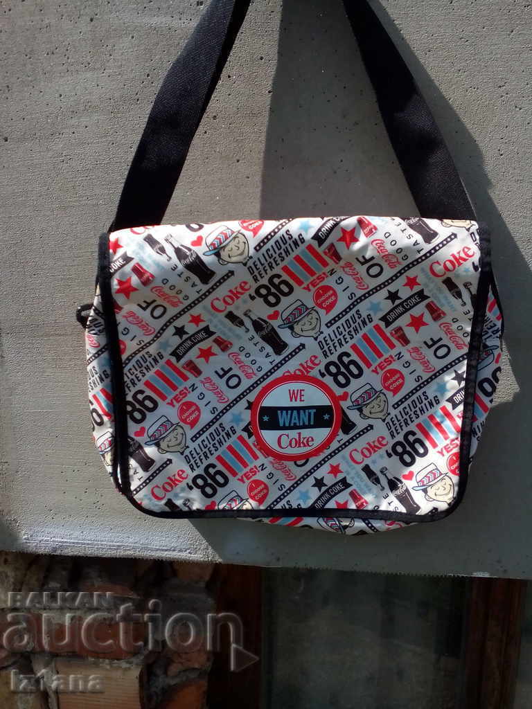 Geantă veche Coca Cola, Coca Cola cu preț 55.00 BGN | € 28.12 Geantă veche Coca Cola, Coca Cola cu preț 55.00 BGN | € 28.12