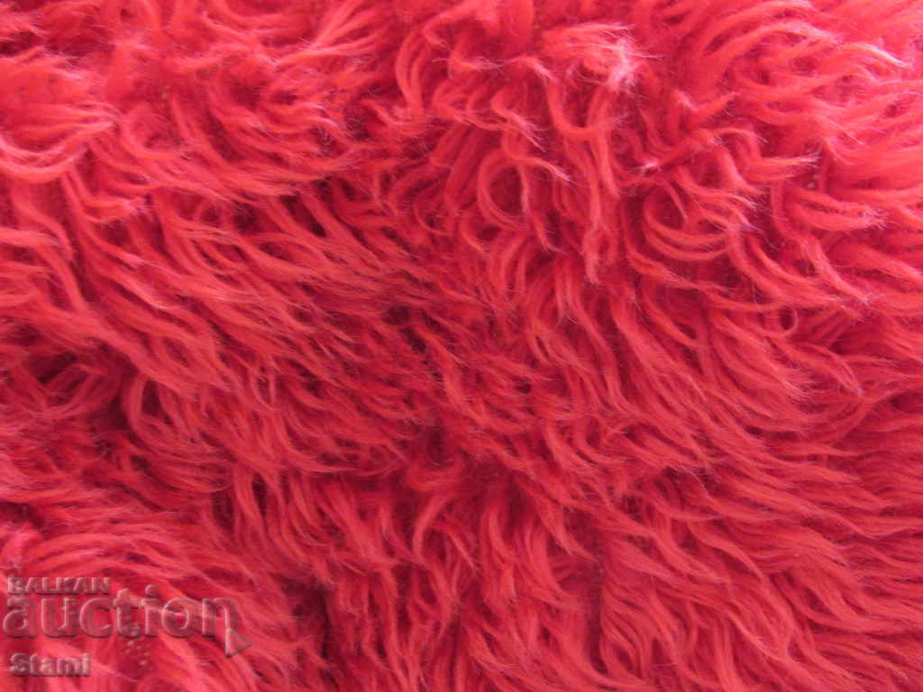 Auction Natural wool ruby / bucket, red color Auction Natural wool ruby / bucket, red color