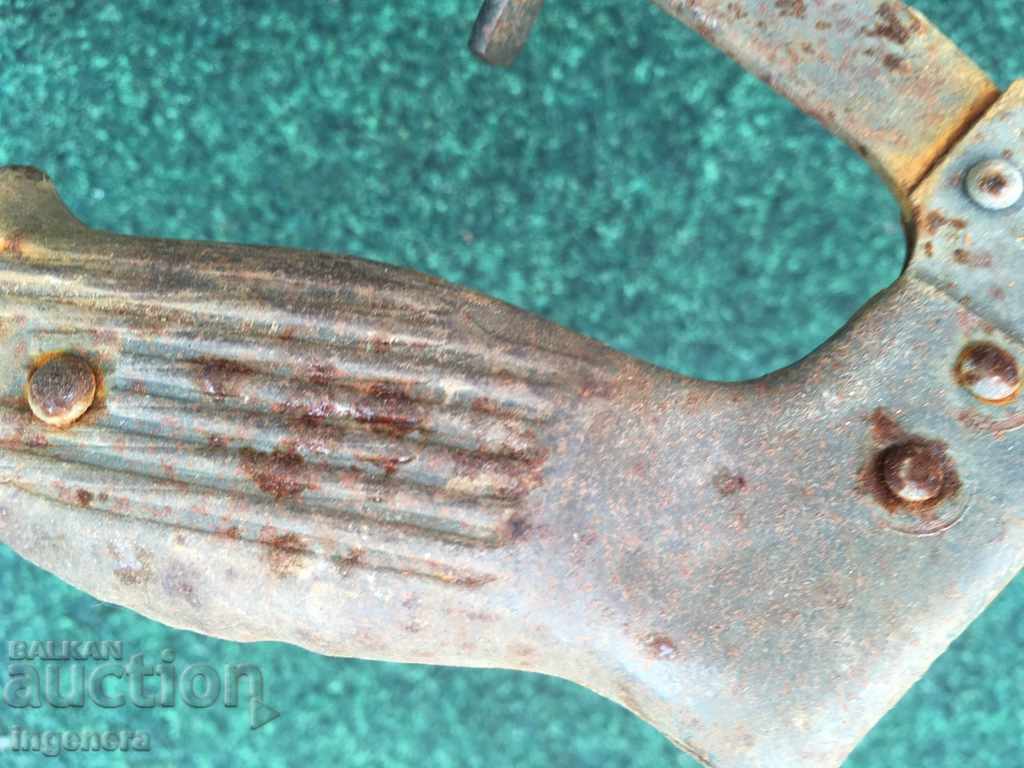 Auction BUTTER OLD FULL OF METAL Auction BUTTER OLD FULL OF METAL