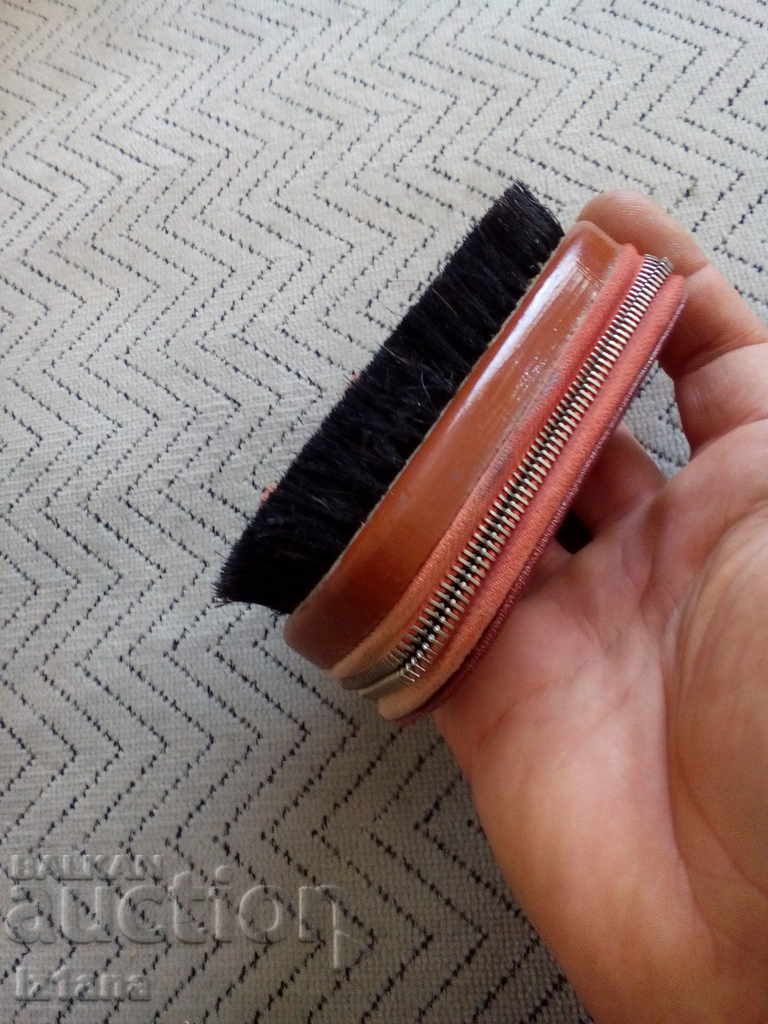 Delivery of Old brush pencil case Delivery of Old brush pencil case