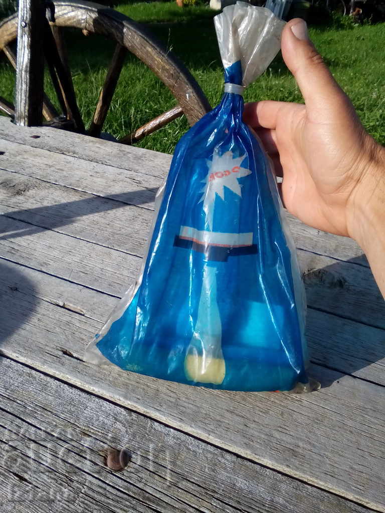 An old glass cleaner with price 10.00 BGN | € 5.11 An old glass cleaner with price 10.00 BGN | € 5.11