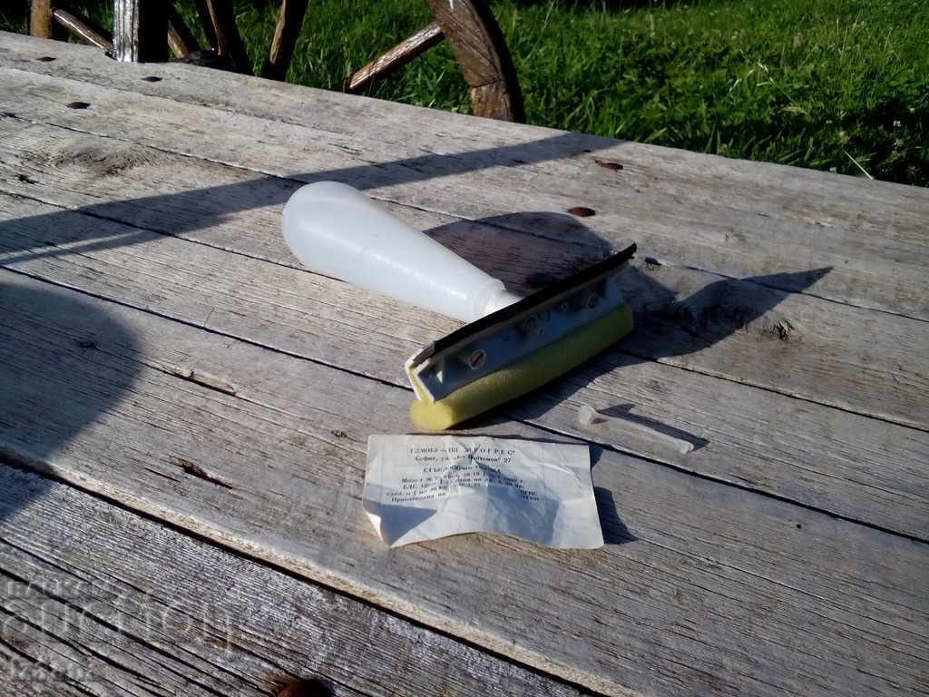 Auction An old glass cleaner Auction An old glass cleaner