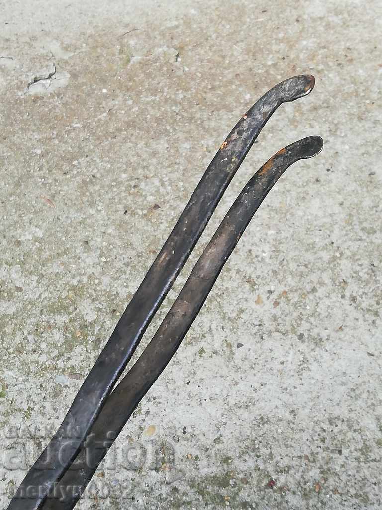 Delivery of Old dilaf, tongs, wrought iron for oven Delivery of Old dilaf, tongs, wrought iron for oven