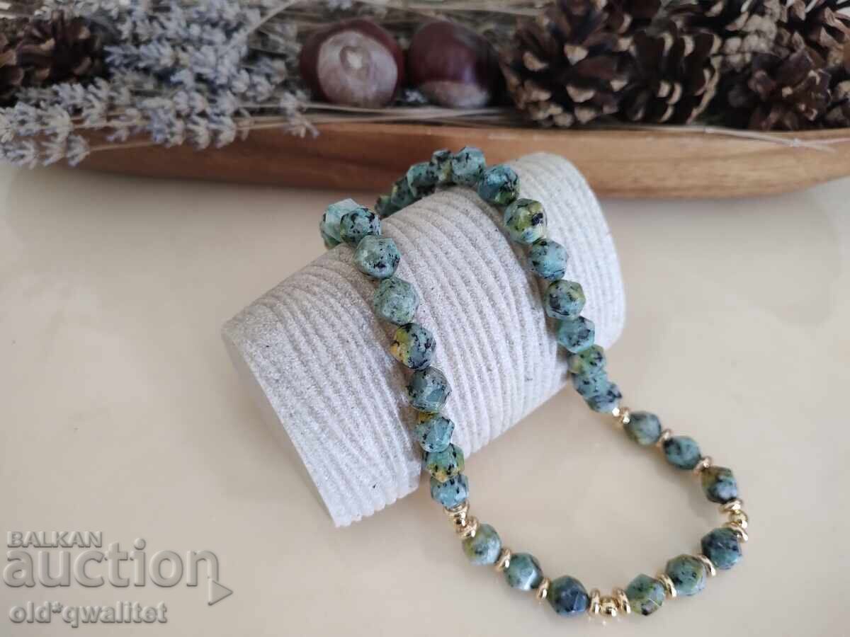 Delivery of Necklace, jewelry, beautiful stones - Jade