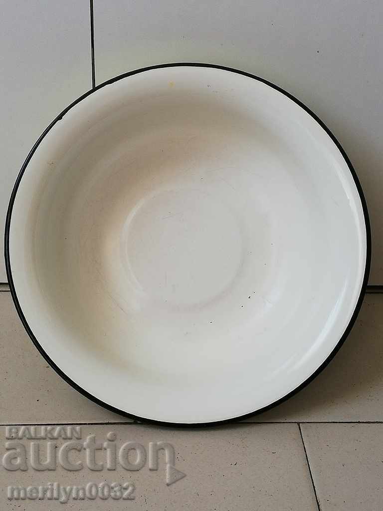 Емайлиран малък леген, корито, съд с емайл купа СССР с цена 33.00 лв. | € 16.87 Емайлиран малък леген, корито, съд с емайл купа СССР с цена 33.00 лв. | € 16.87