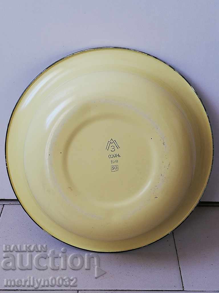 Аукцион Емайлиран малък леген, корито, съд с емайл купа СССР Аукцион Емайлиран малък леген, корито, съд с емайл купа СССР