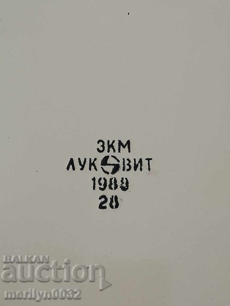 Delivery of An enameled container, the plateau plateau with an enamel of Bulgaria Delivery of An enameled container, the plateau plateau with an enamel of Bulgaria