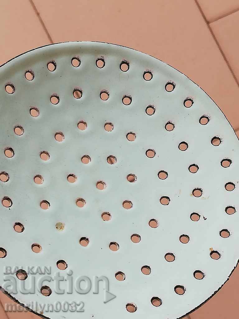 Delivery of Old lattice spoon with enamel, early soc, NRB Delivery of Old lattice spoon with enamel, early soc, NRB