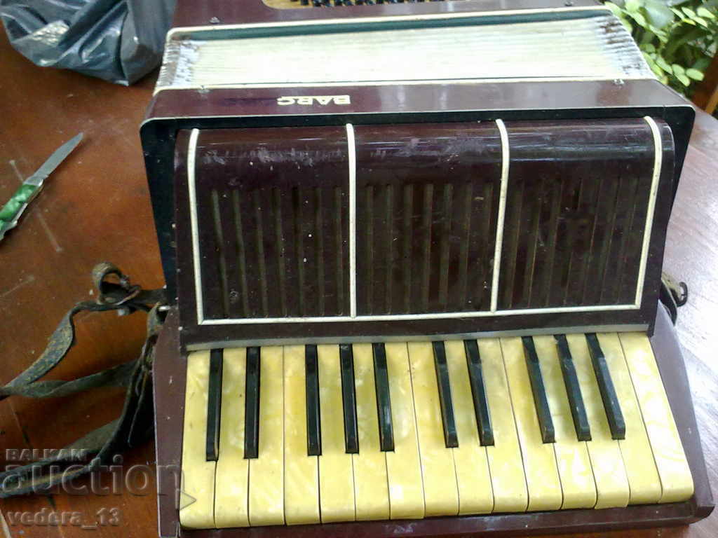 Delivery of old accordion BARCARO 32 bass