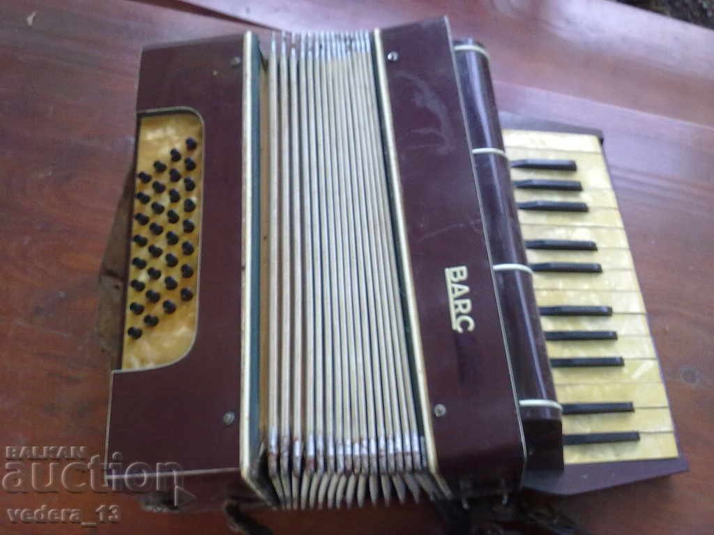 acordeon vechi BARCARO 32 bass