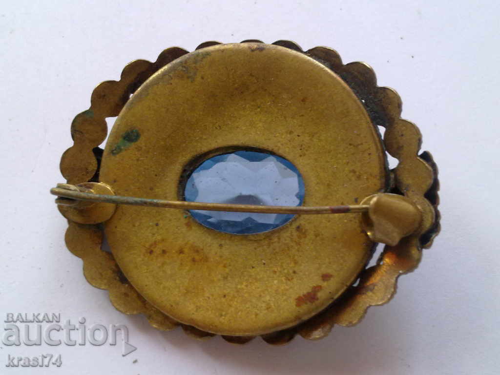 Old brooch with price 15.00 BGN | € 7.67 Old brooch with price 15.00 BGN | € 7.67