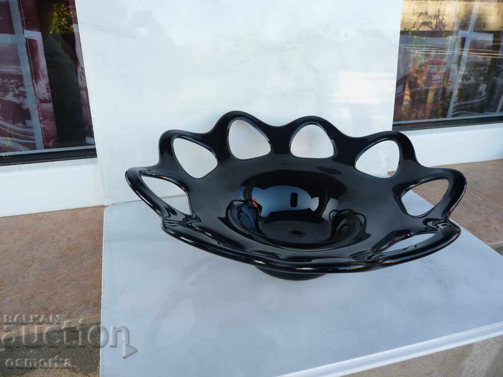 Auction Beautiful glass bowl of fruity black glass fruit Auction Beautiful glass bowl of fruity black glass fruit