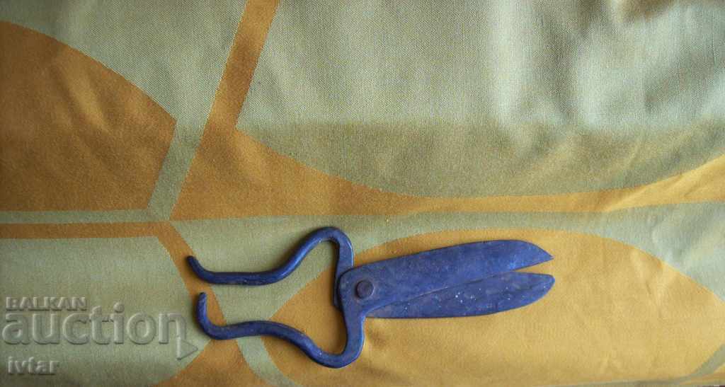 Αντίκα σφυρήλατο ψαλίδι με τιμή 15.00 BGN | € 7.67 Αντίκα σφυρήλατο ψαλίδι με τιμή 15.00 BGN | € 7.67