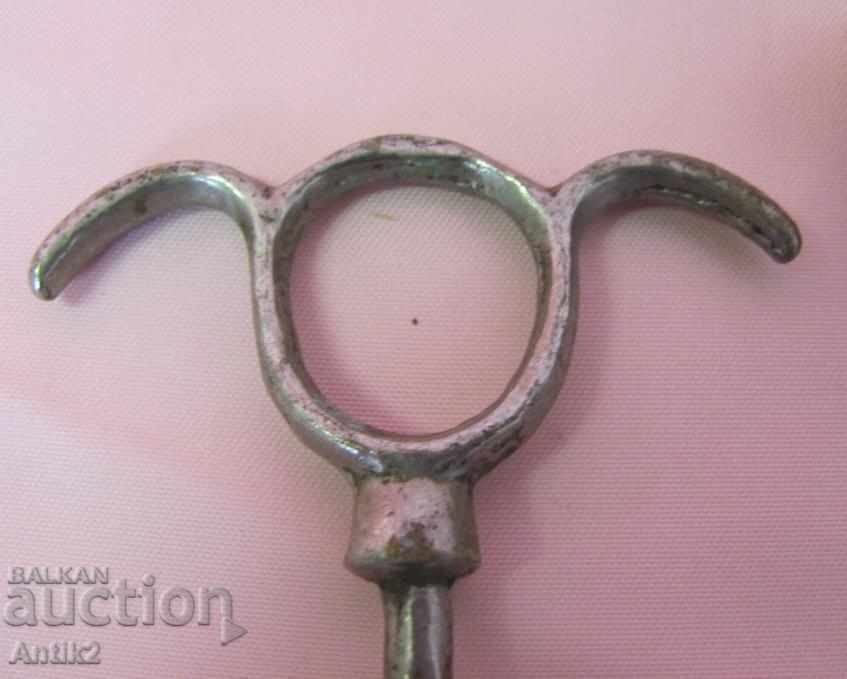 Old metal Corkscrews 2 pieces - 5 Old metal Corkscrews 2 pieces - 5