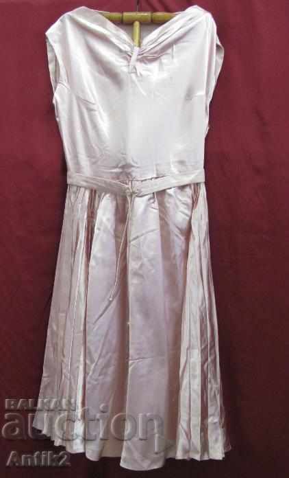 60-те Стара Дамска Рокля с цена 30.00 лв. | € 15.34 60-те Стара Дамска Рокля с цена 30.00 лв. | € 15.34