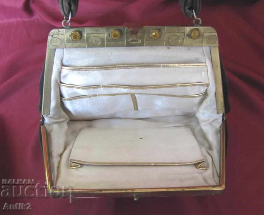 Delivery of The 40 Old Ladies' Bronze Holsters Delivery of The 40 Old Ladies' Bronze Holsters