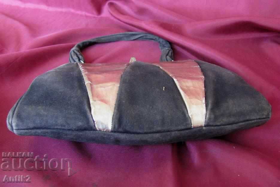 The 40 Old Ladies' Bronze Holsters - 7 The 40 Old Ladies' Bronze Holsters - 7