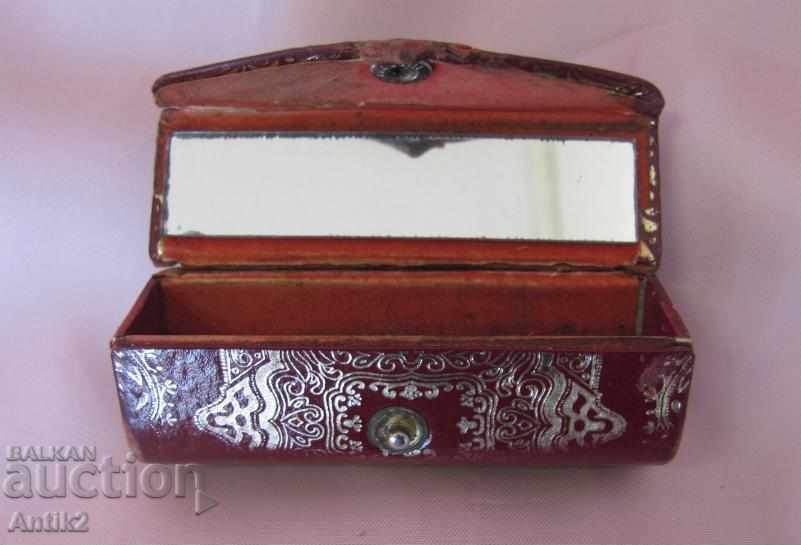 Auction  30 Ladies Accessories Pudriers, Lipstick Box 3 pieces