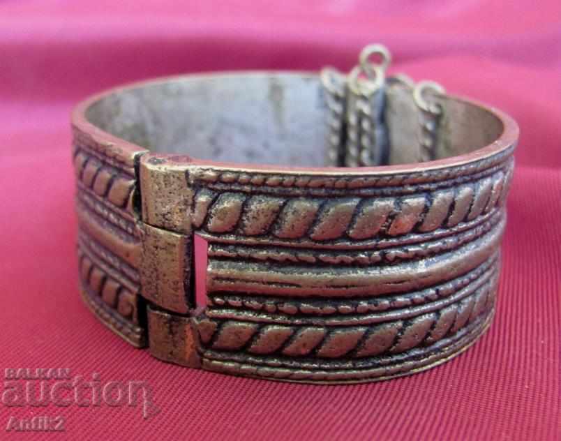 Delivery of 19th century Bronze Bracelet silver plated