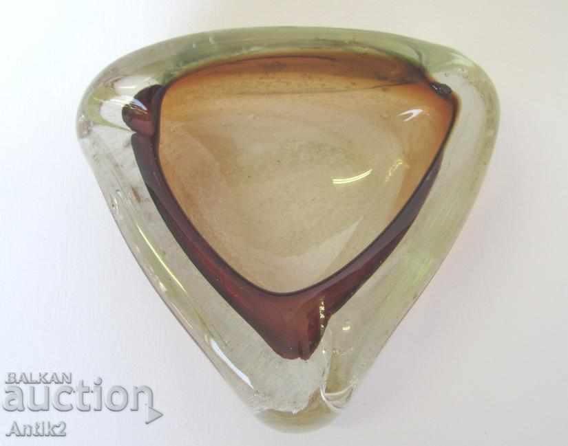 Vechiul scrumieră veche din sticlă de cristal cu preț 140.00 BGN | € 71.58 Vechiul scrumieră veche din sticlă de cristal cu preț 140.00 BGN | € 71.58