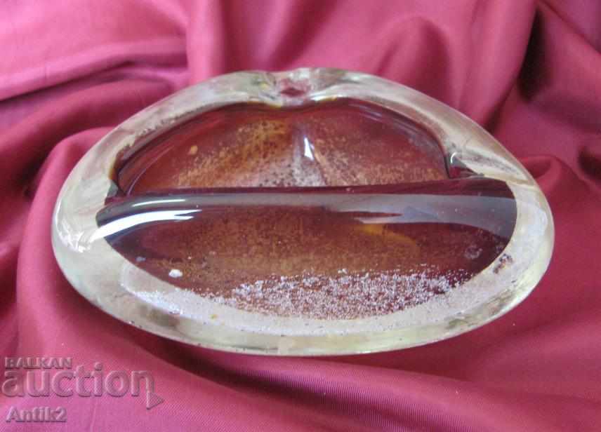 Licitație Vechiul scrumieră veche din sticlă de cristal Licitație Vechiul scrumieră veche din sticlă de cristal