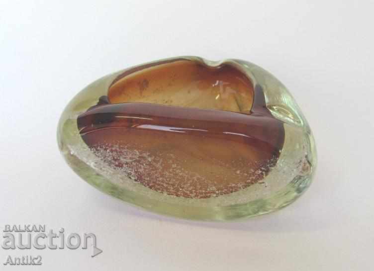 Livrarea Vechiul scrumieră veche din sticlă de cristal Livrarea Vechiul scrumieră veche din sticlă de cristal